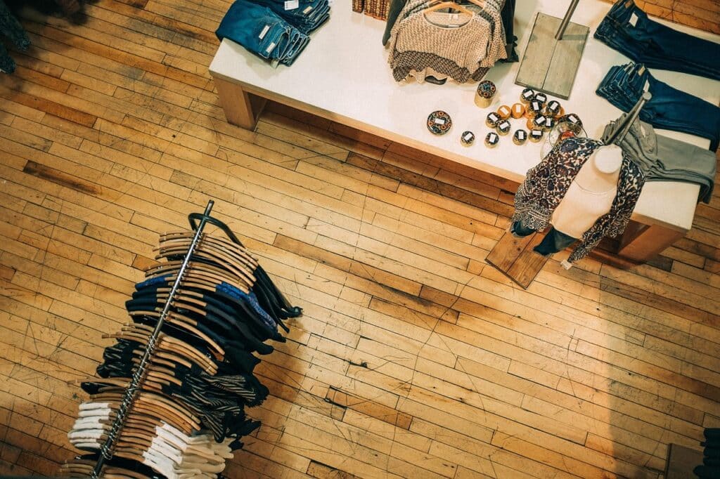 Mobilier de boutique de prêt-à-porter professionnel à Lyon - Servizial